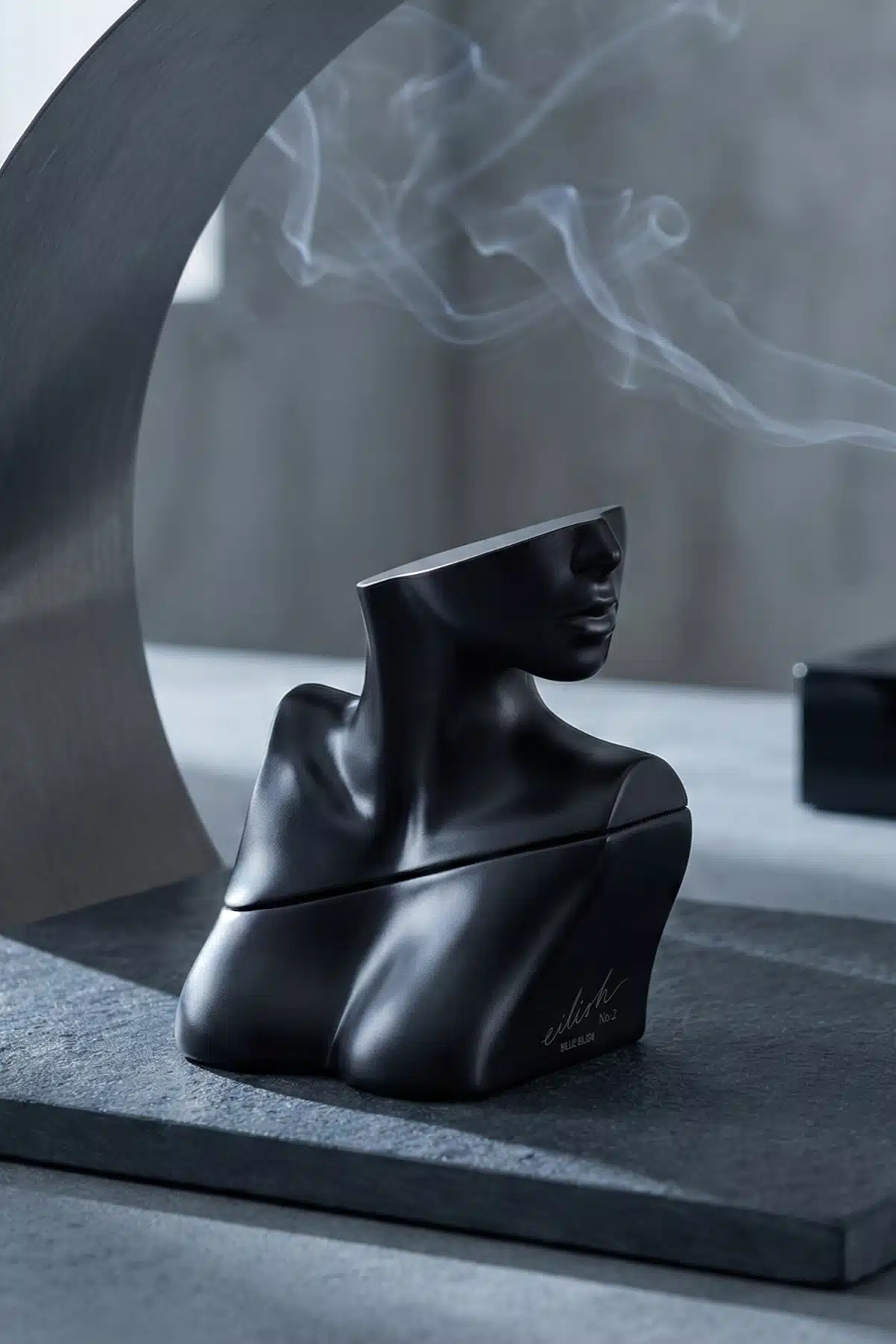 Billie Eilish No. 2 (Billie Eilish N°2) bottle